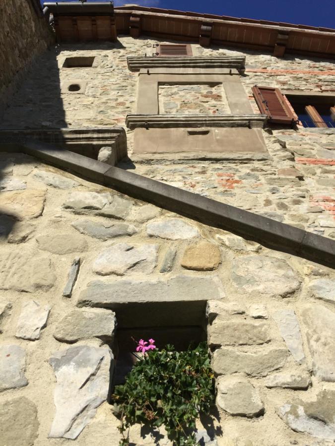 Castello Di Urbech Apartment Пратовекио Екстериор снимка